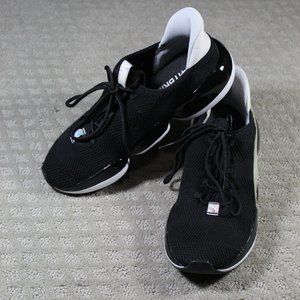 Puma Size 8 Black, Iridescent and White Hybrid Athletic Shoe